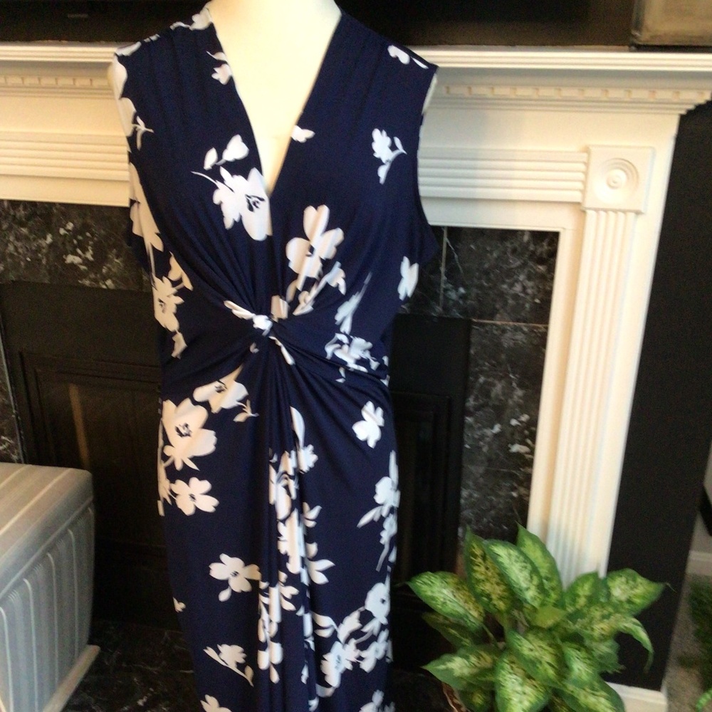 IMAN v-neck NAVY & White Floral maxi dress